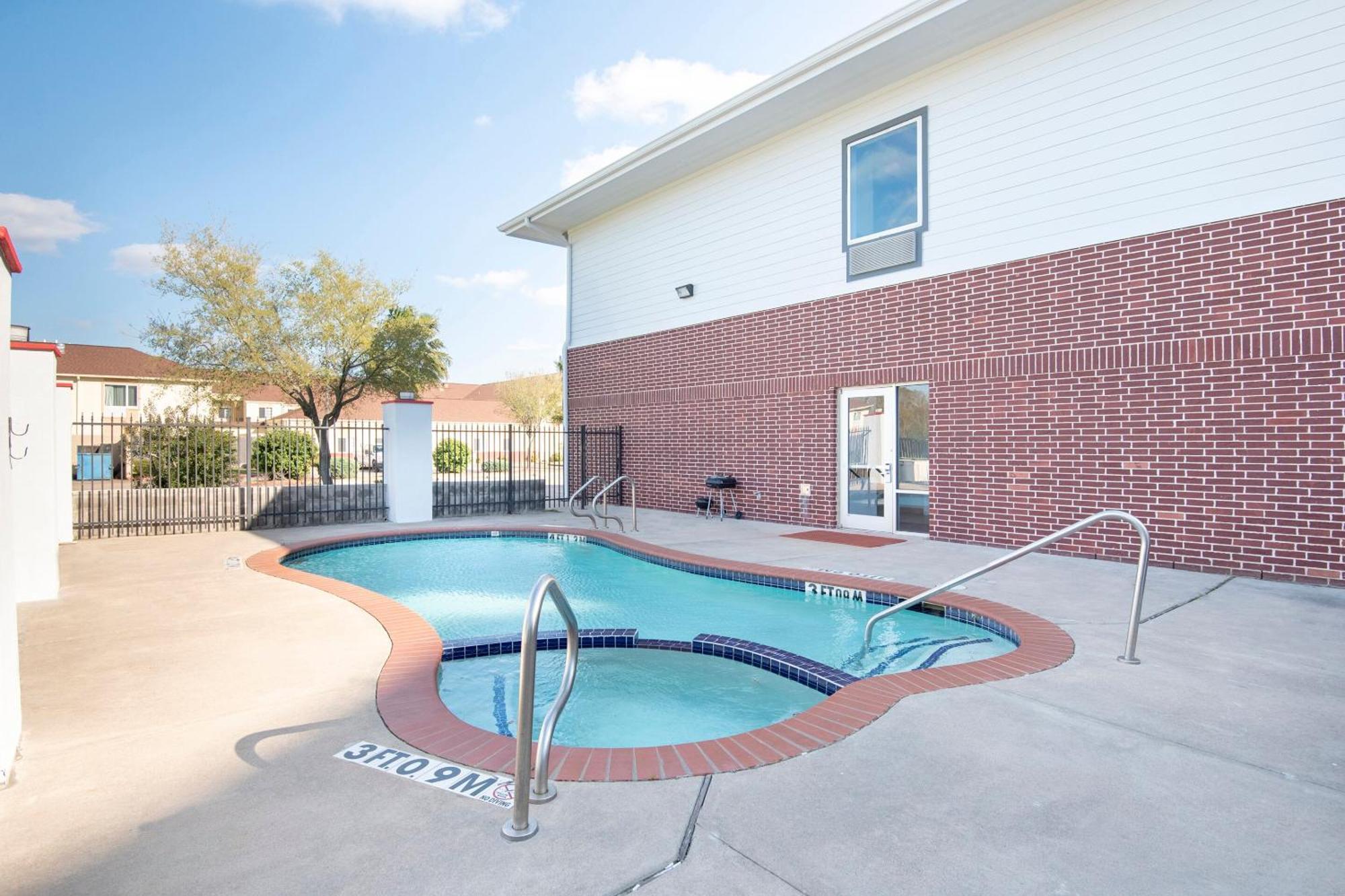 Oyo Townhouse Clute Lake Jackson Экстерьер фото