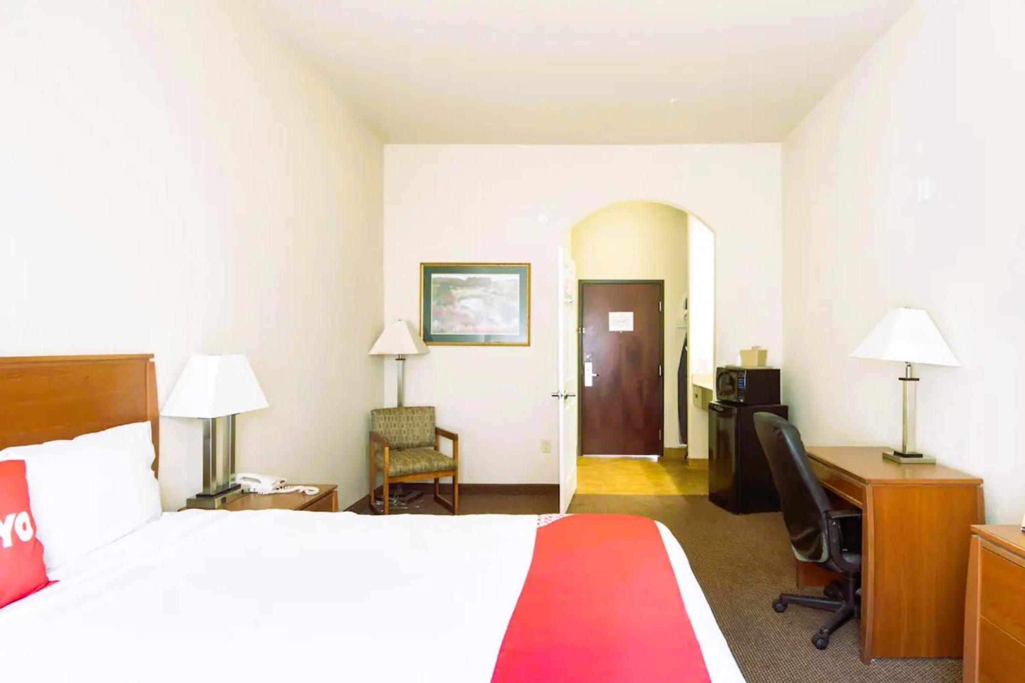 Oyo Townhouse Clute Lake Jackson Экстерьер фото